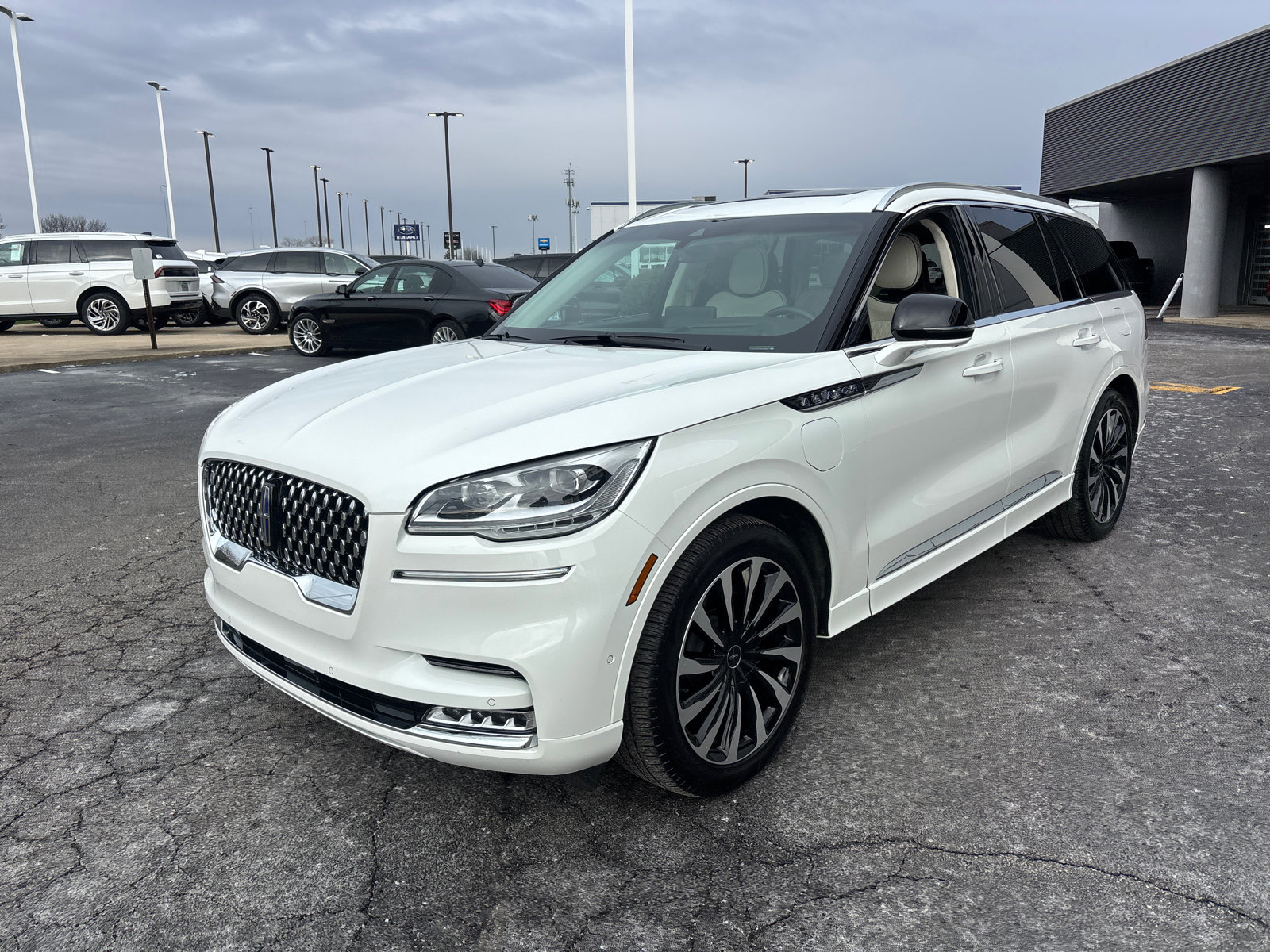 Certified 2023 Lincoln Aviator Black Label Grand Touring image 3