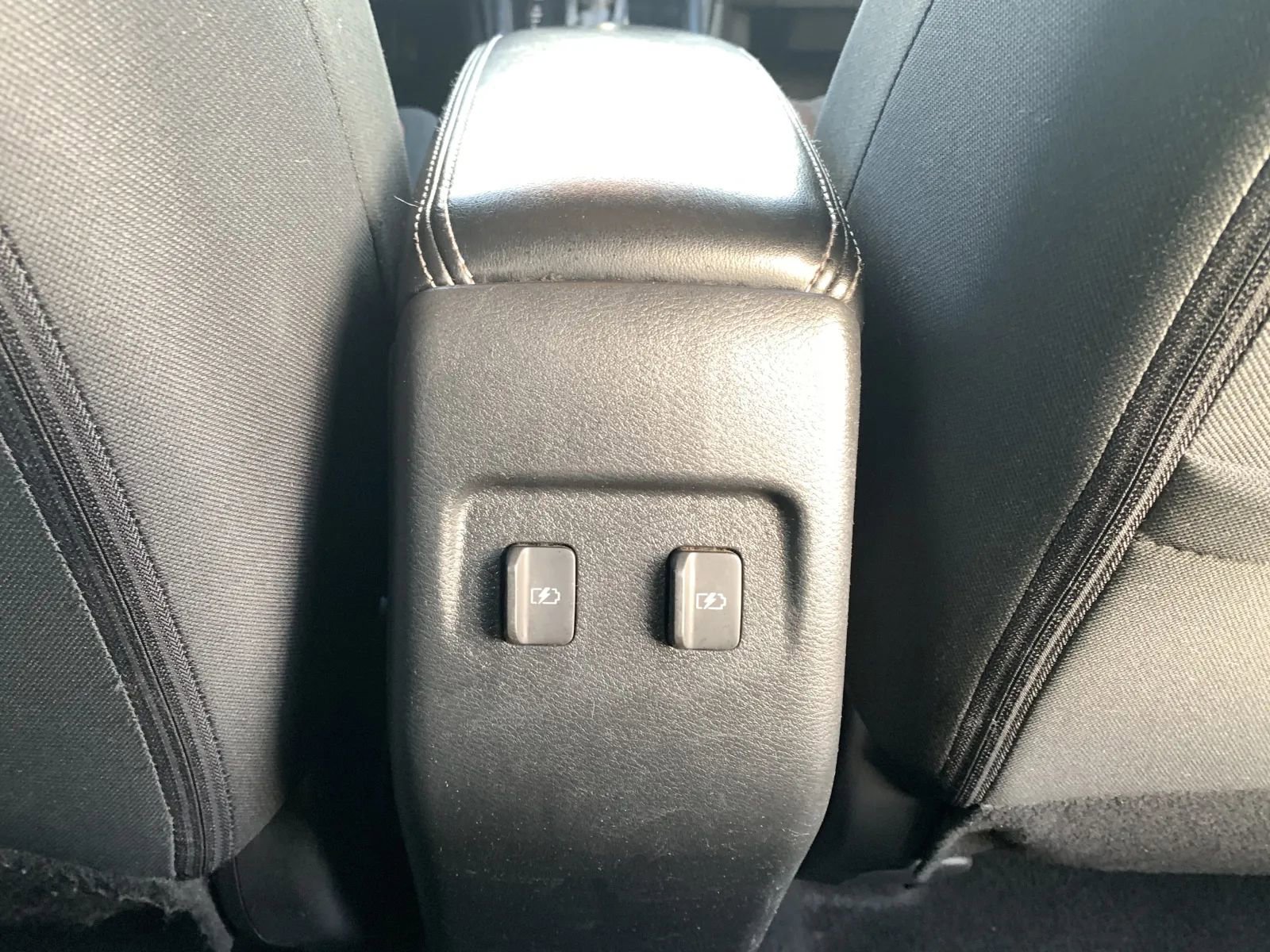 Used 2021 Nissan Kicks SR w/ Exterior Package FWD image 30