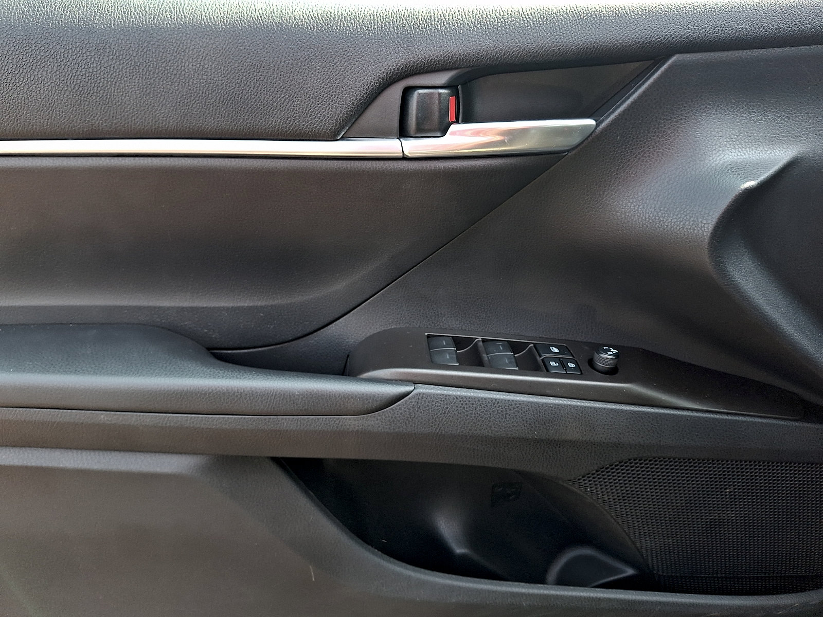 Used 2021 Toyota Camry SE FWD image 14