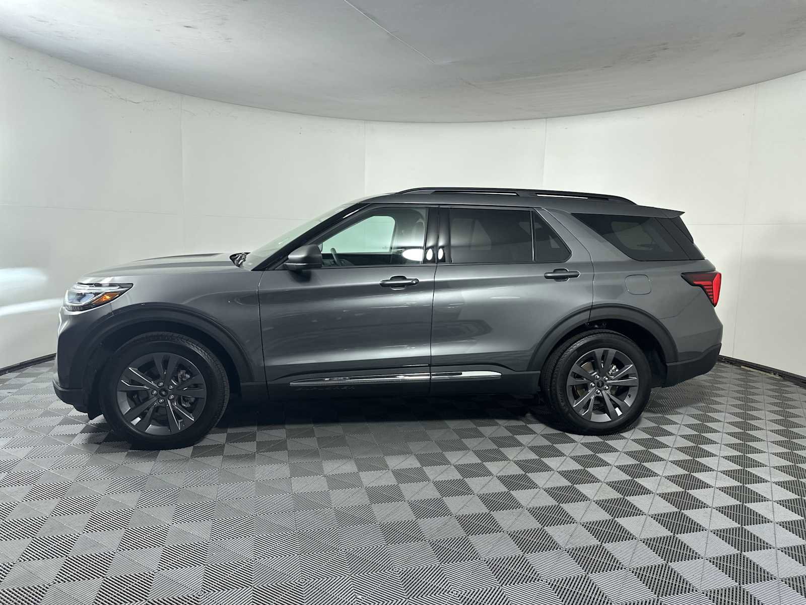 New 2025 Ford Explorer Active w/ Active Comfort Package image 4