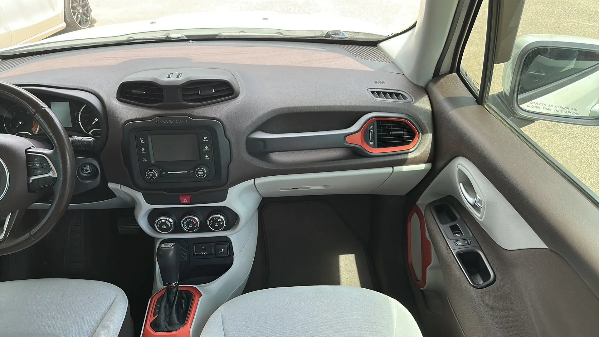 Used 2016 Jeep Renegade Latitude w/ Safety & Security Group FWD image 26