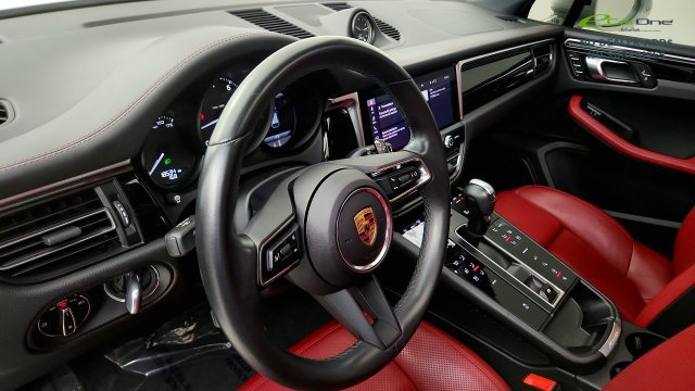 Used 2024 Porsche Macan w/ Premium Plus Package AWD/4WD image 50