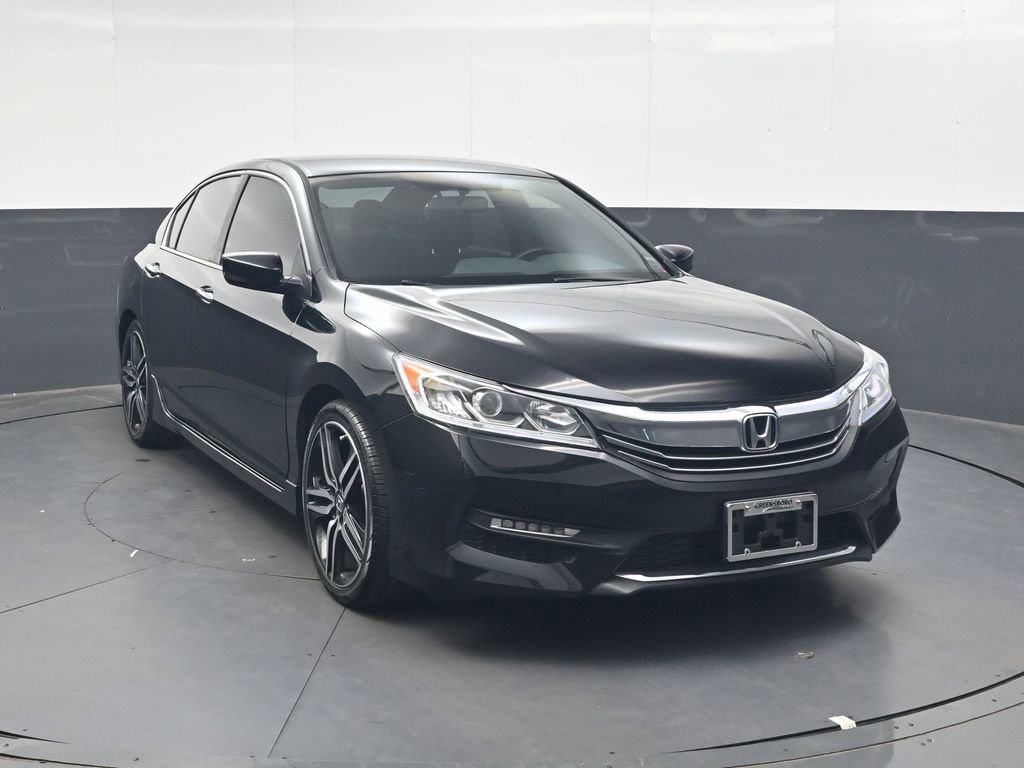 Used 2017 Honda Accord Sport image 2