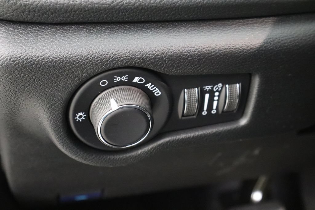 New 2027 Chrysler Pacifica Select FWD image 23