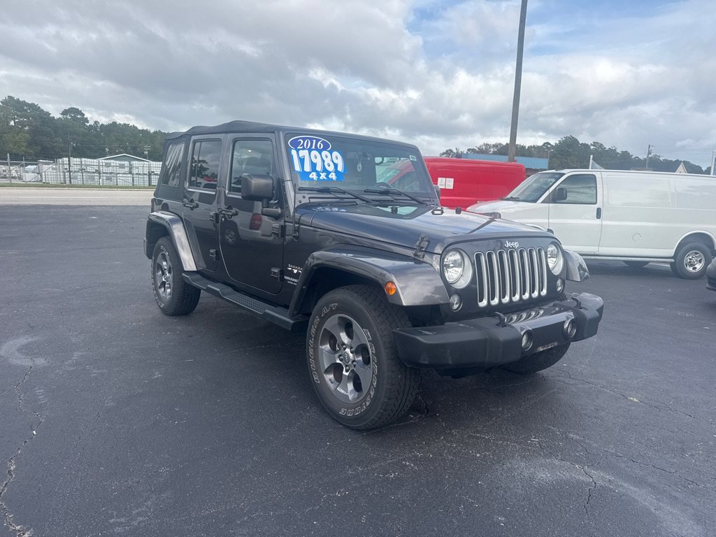 Used 2016 Jeep Wrangler Unlimited Sahara w/ Connectivity Group AWD/4WD image 7