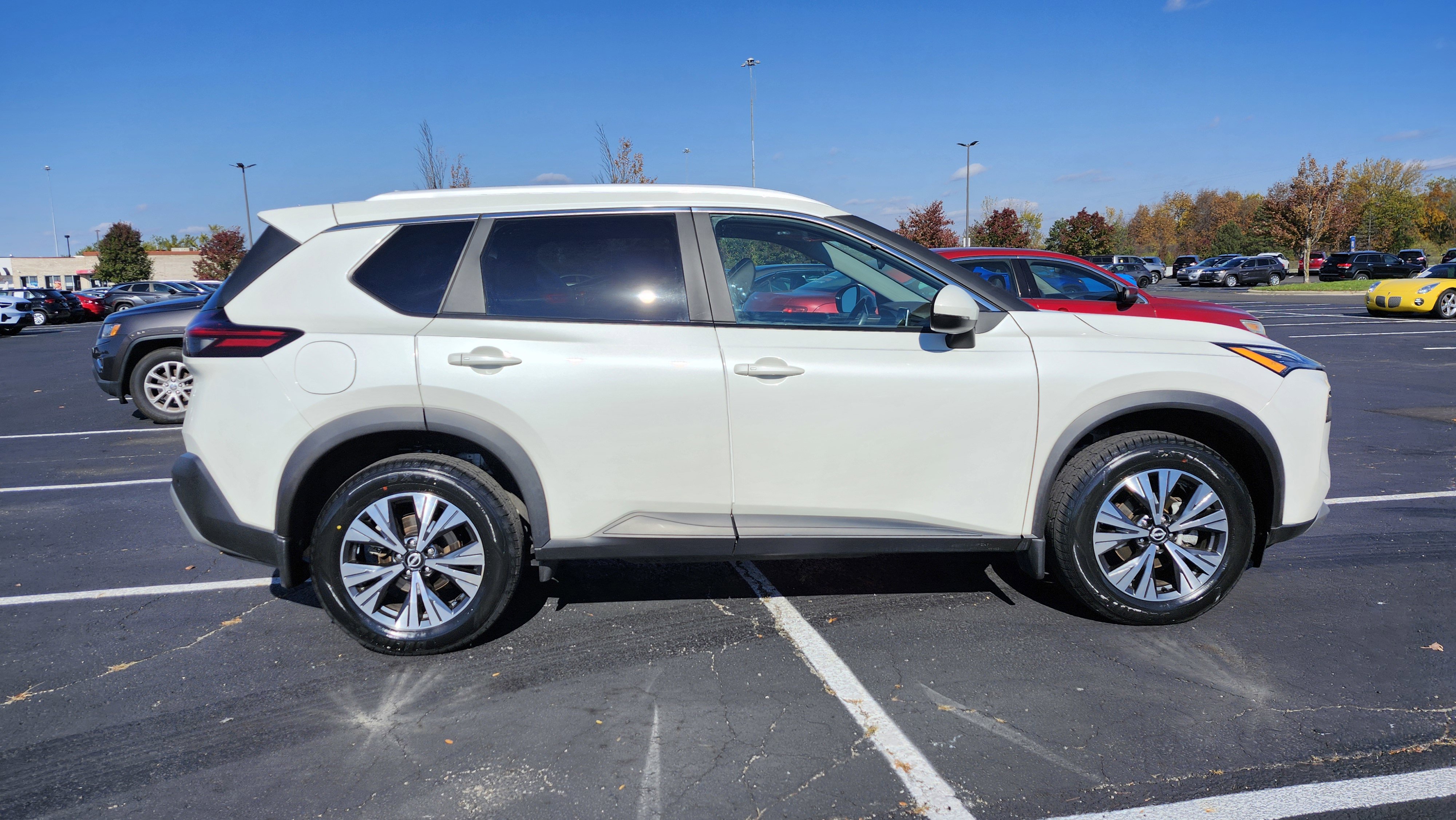 Used 2023 Nissan Rogue SV w/ SV Premium Package image 12