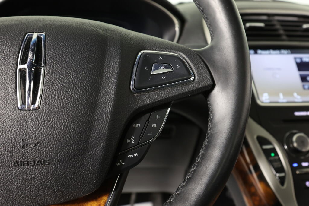 Used 2017 Lincoln MKX Reserve w/ Luxury Package image 35