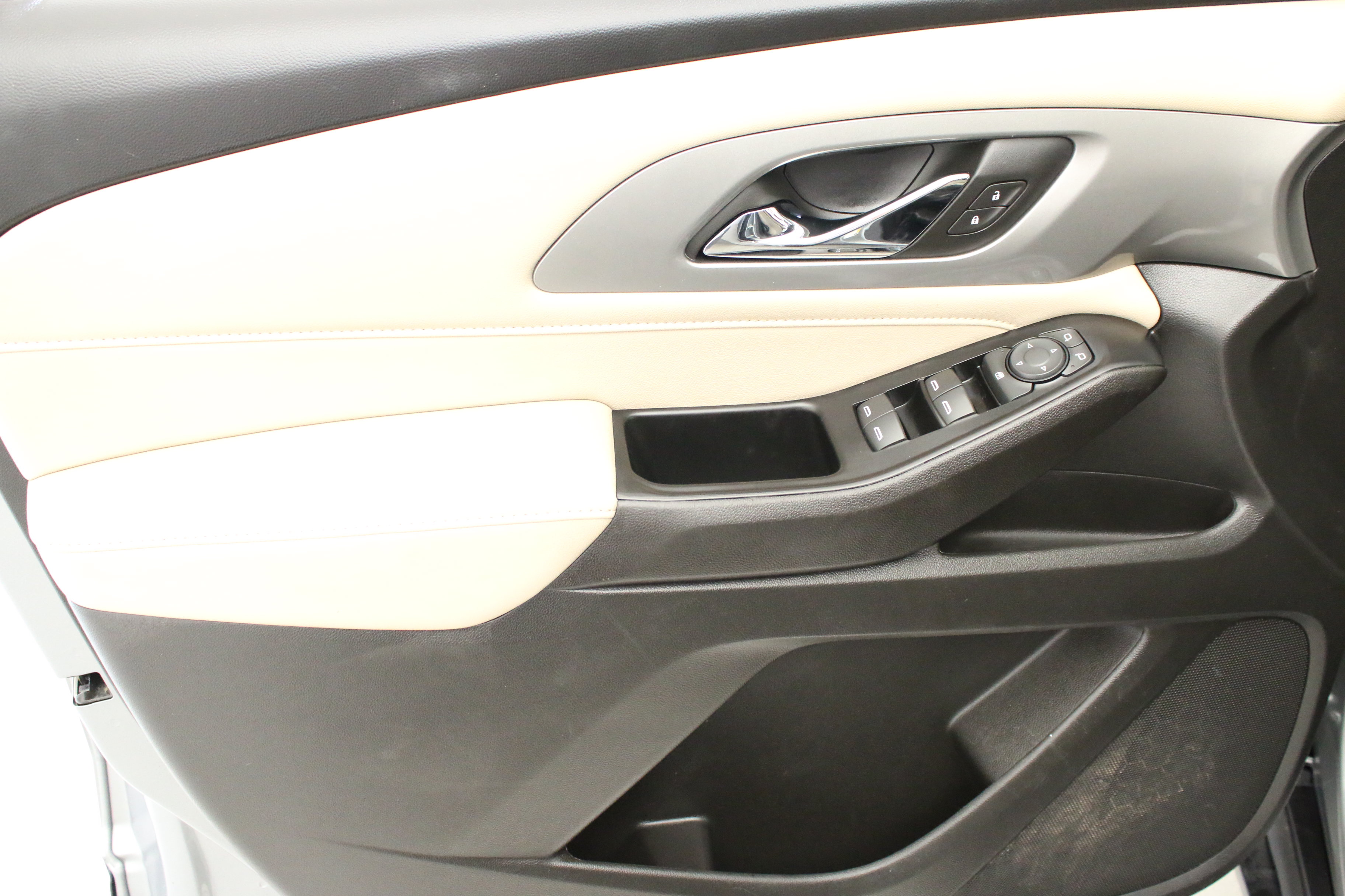 Used 2023 Chevrolet Traverse LS FWD image 23
