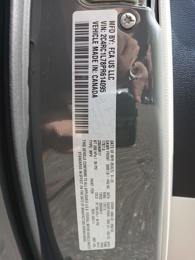 Used 2023 Chrysler Pacifica Touring-L FWD image 29