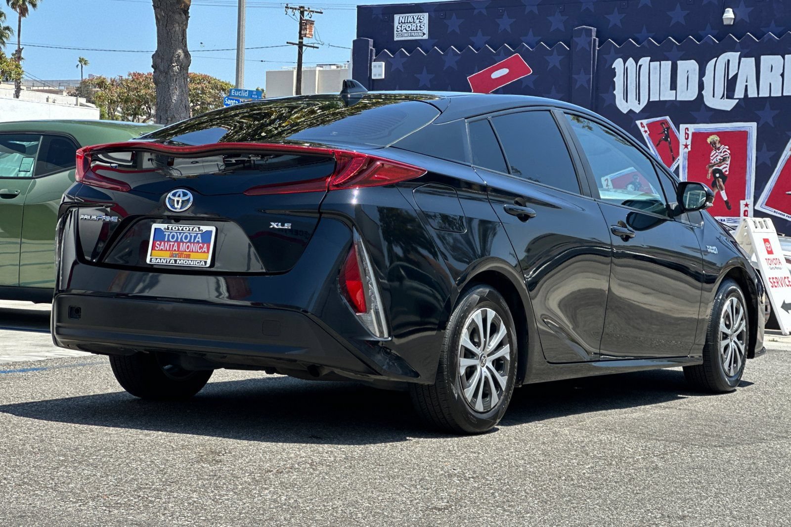 Used 2021 Toyota Prius Prime XLE w/ Carpet Mat Package (TMS) FWD image 4