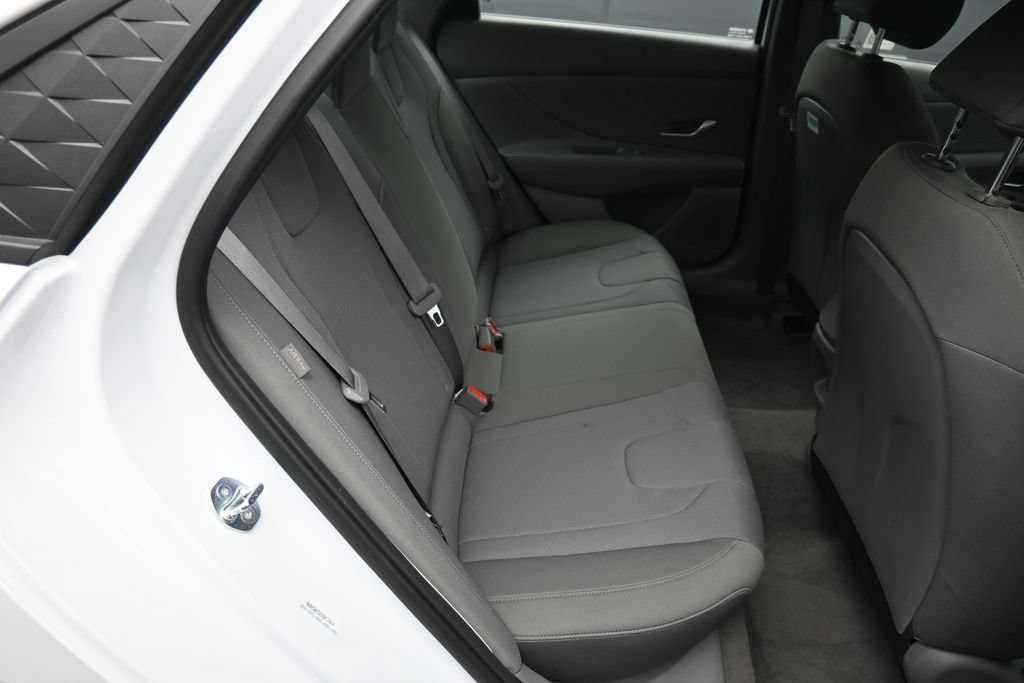 Certified 2025 Hyundai Elantra SE w/ Cargo Package FWD image 23