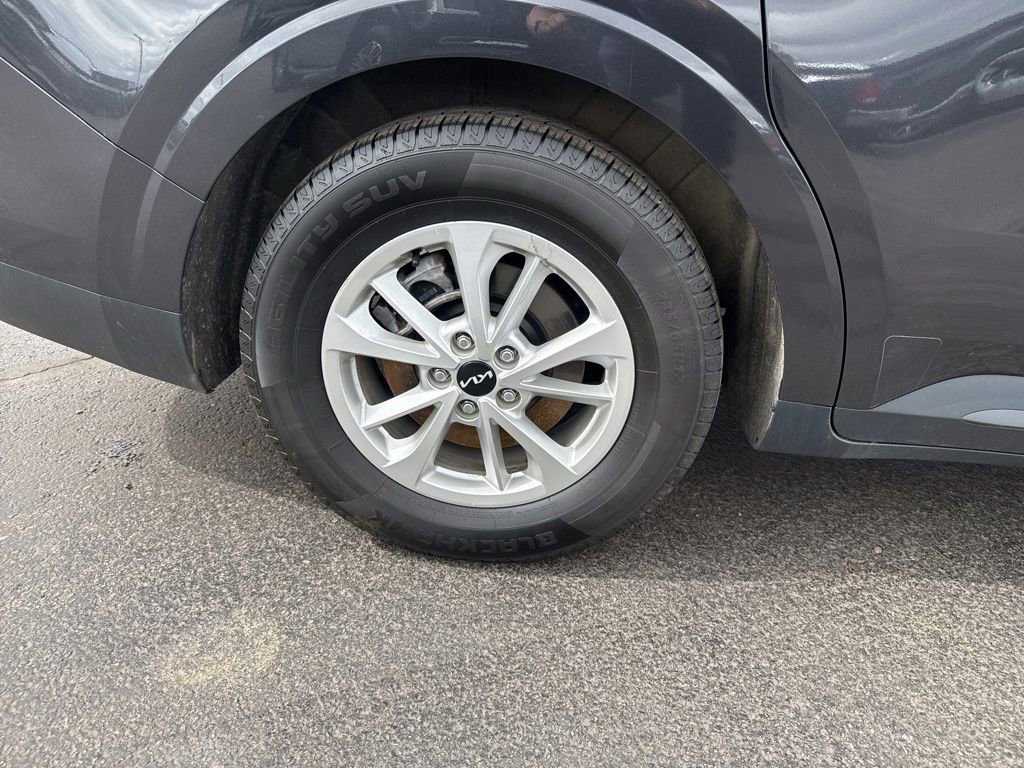 Used 2024 Kia Carnival LX image 45