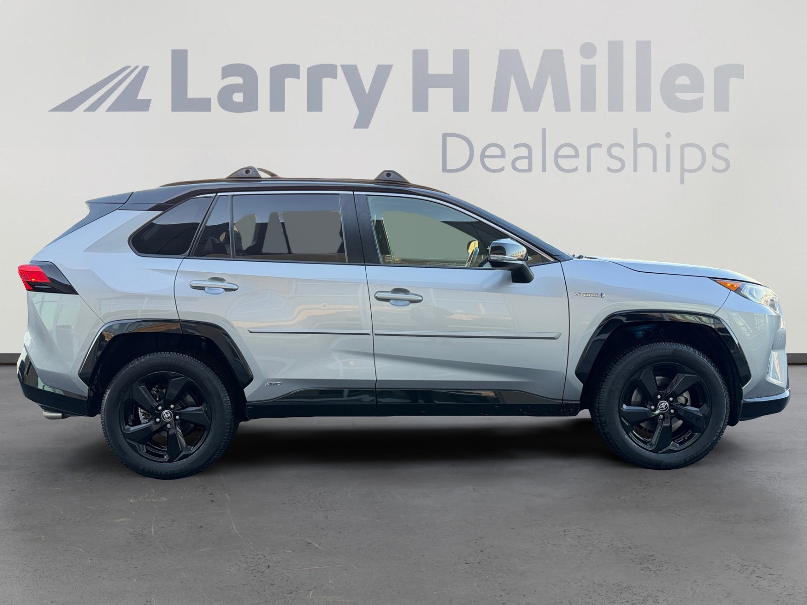 Used 2020 Toyota RAV4 XSE image 6