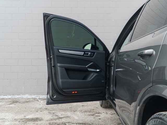 Certified 2020 Porsche Cayenne Turbo S image 15