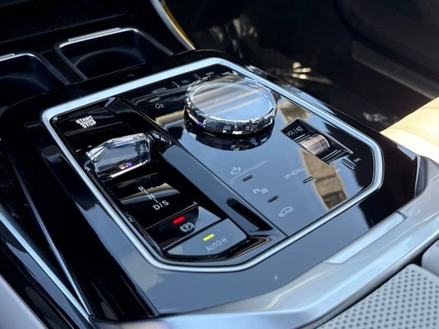 New 2026 BMW 750e xDrive AWD/4WD image 22