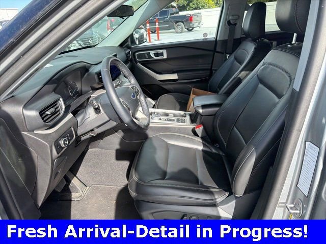 Used 2024 Ford Explorer XLT w/ Equipment Group 202A RWD image 10