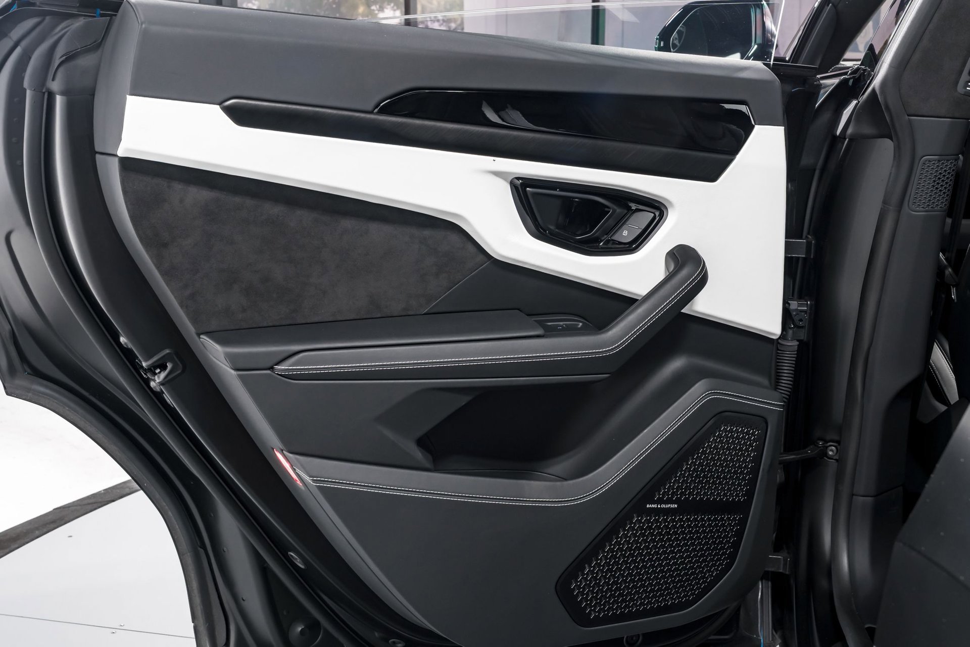 Used 2024 Lamborghini Urus S image 29