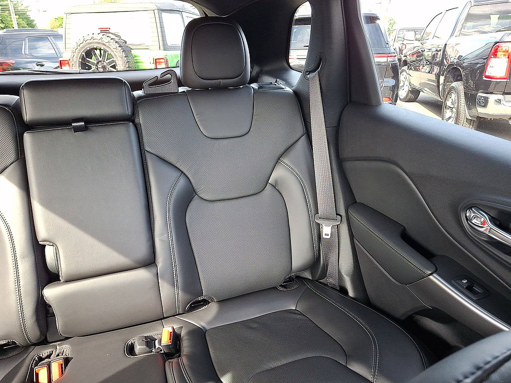 Used 2020 Jeep Cherokee High Altitude AWD/4WD image 14