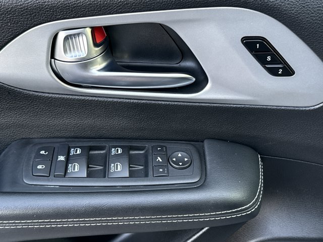 Used 2025 Chrysler Pacifica Limited FWD image 20