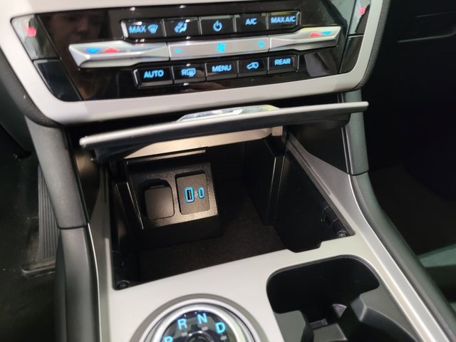 Used 2022 Ford Explorer XLT image 34