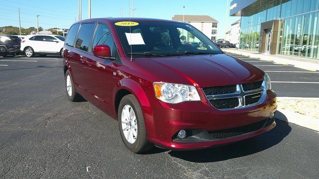 Used 2019 Dodge Grand Caravan SE image 1