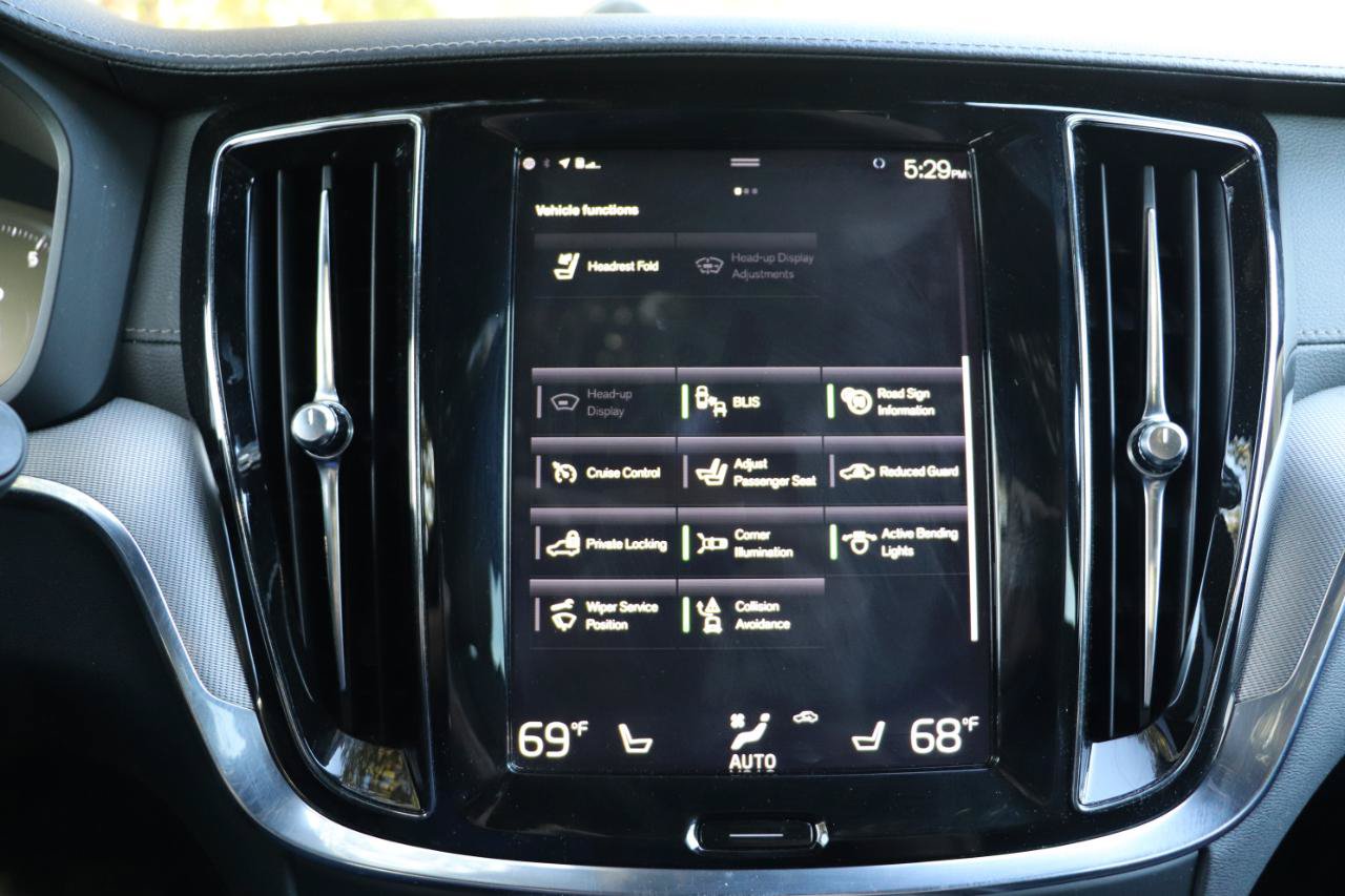 Used 2019 Volvo V60 T5 Cross Country AWD/4WD image 18