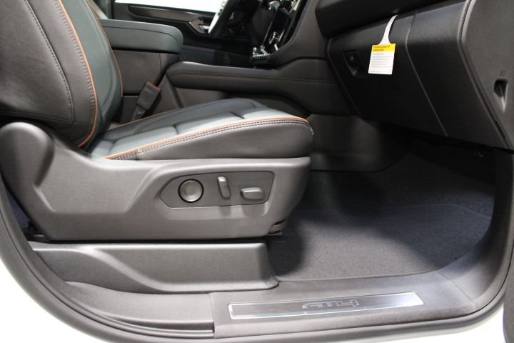 New 2026 GMC Yukon XL AT4 w/ AT4 Premium Plus Package AWD/4WD image 28
