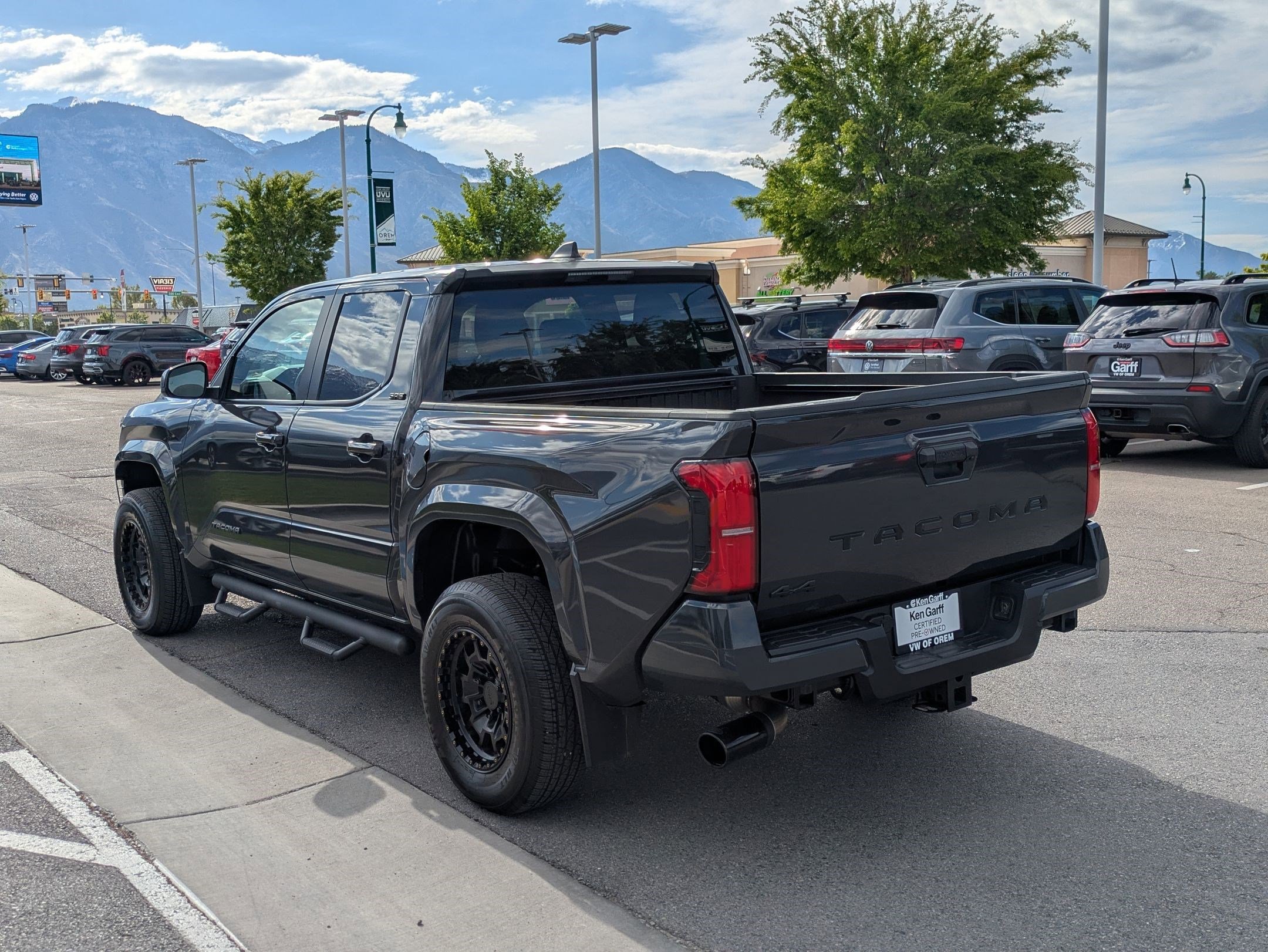 Used 2024 Toyota Tacoma SR5 AWD/4WD image 9