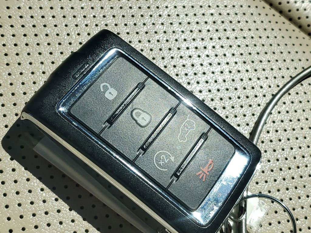 Used 2022 Jeep Grand Cherokee Limited w/ Luxury Tech Group II image 41