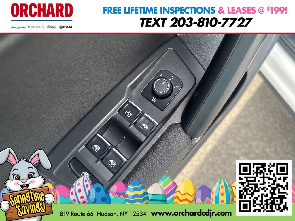 Used 2018 Volkswagen Tiguan SE w/ Panoramic Sunroof Package image 11