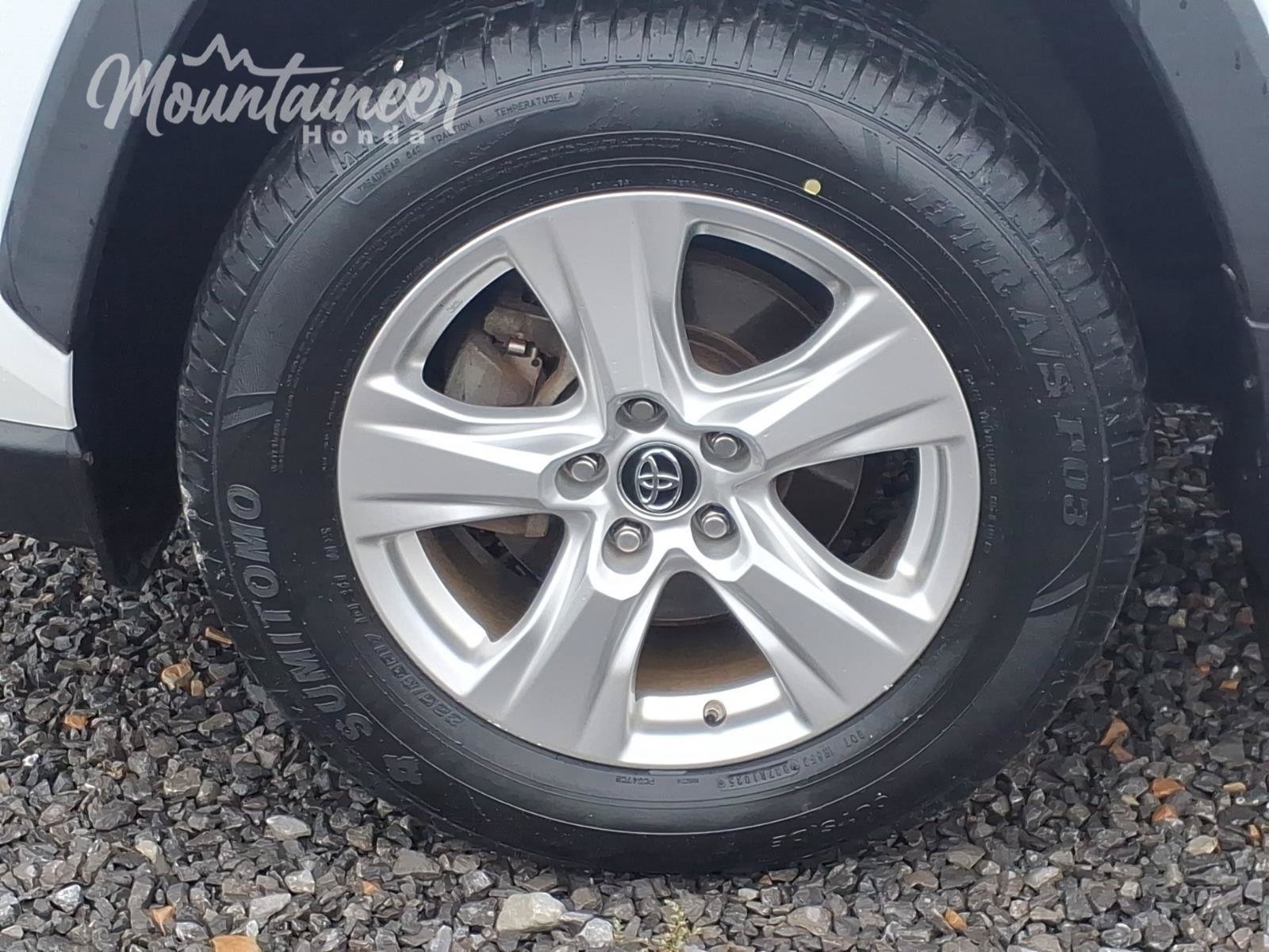 Used 2019 Toyota RAV4 XLE w/ Convenience Package AWD/4WD image 9