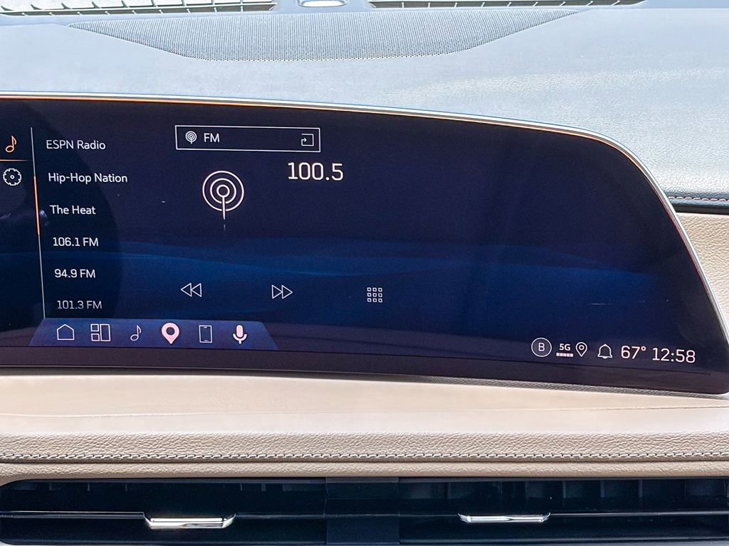 Used 2025 Cadillac XT4 Premium Luxury w/ Cold Weather Package AWD/4WD image 19