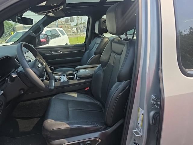 Used 2023 Jeep Wagoneer Series II AWD/4WD image 7