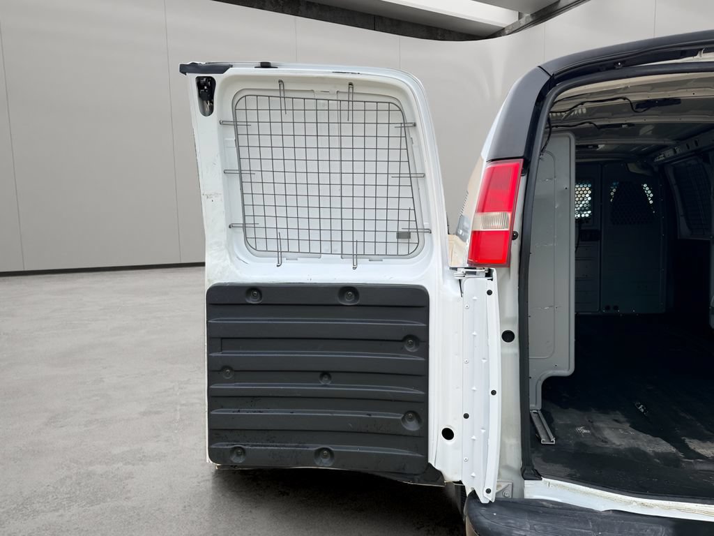 Used 2016 Chevrolet Express 2500 RWD image 20