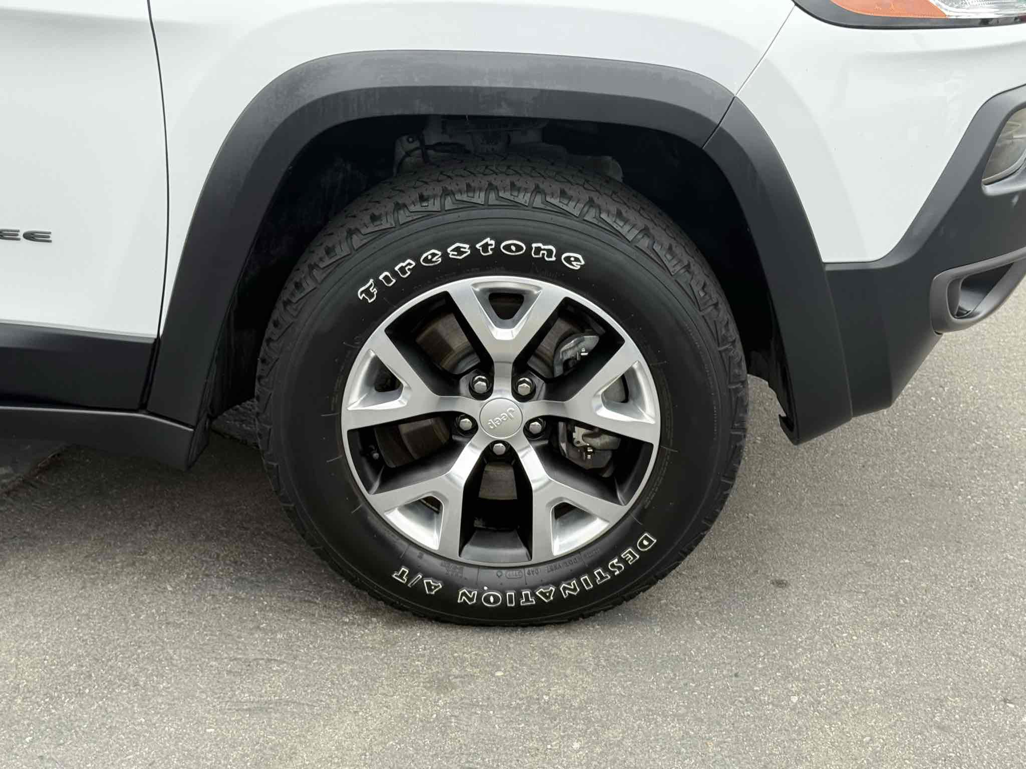 Used 2018 Jeep Cherokee Trailhawk image 24