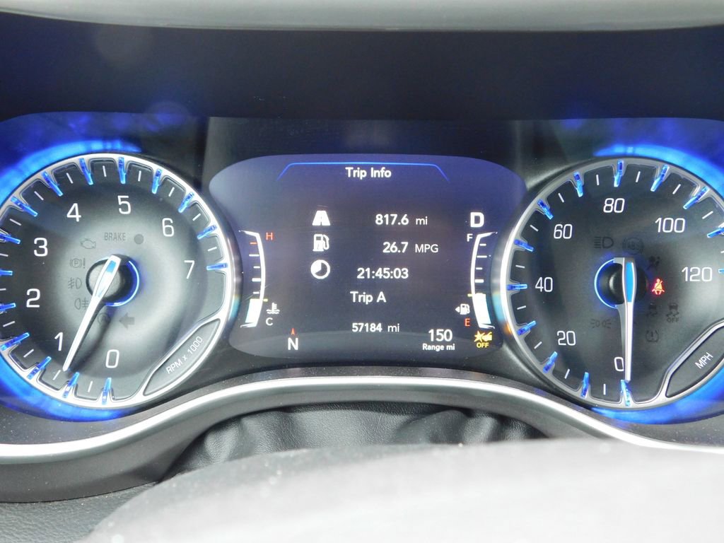 Used 2024 Chrysler Pacifica Touring-L image 11