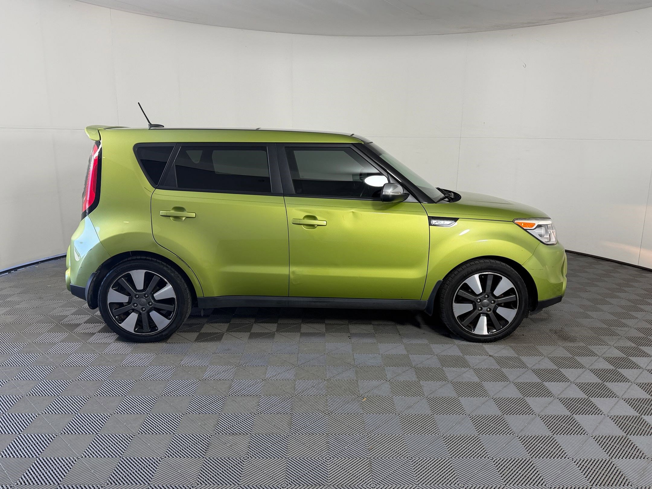 Used 2015 Kia Soul ! w/ Sun & Sound Package FWD image 8