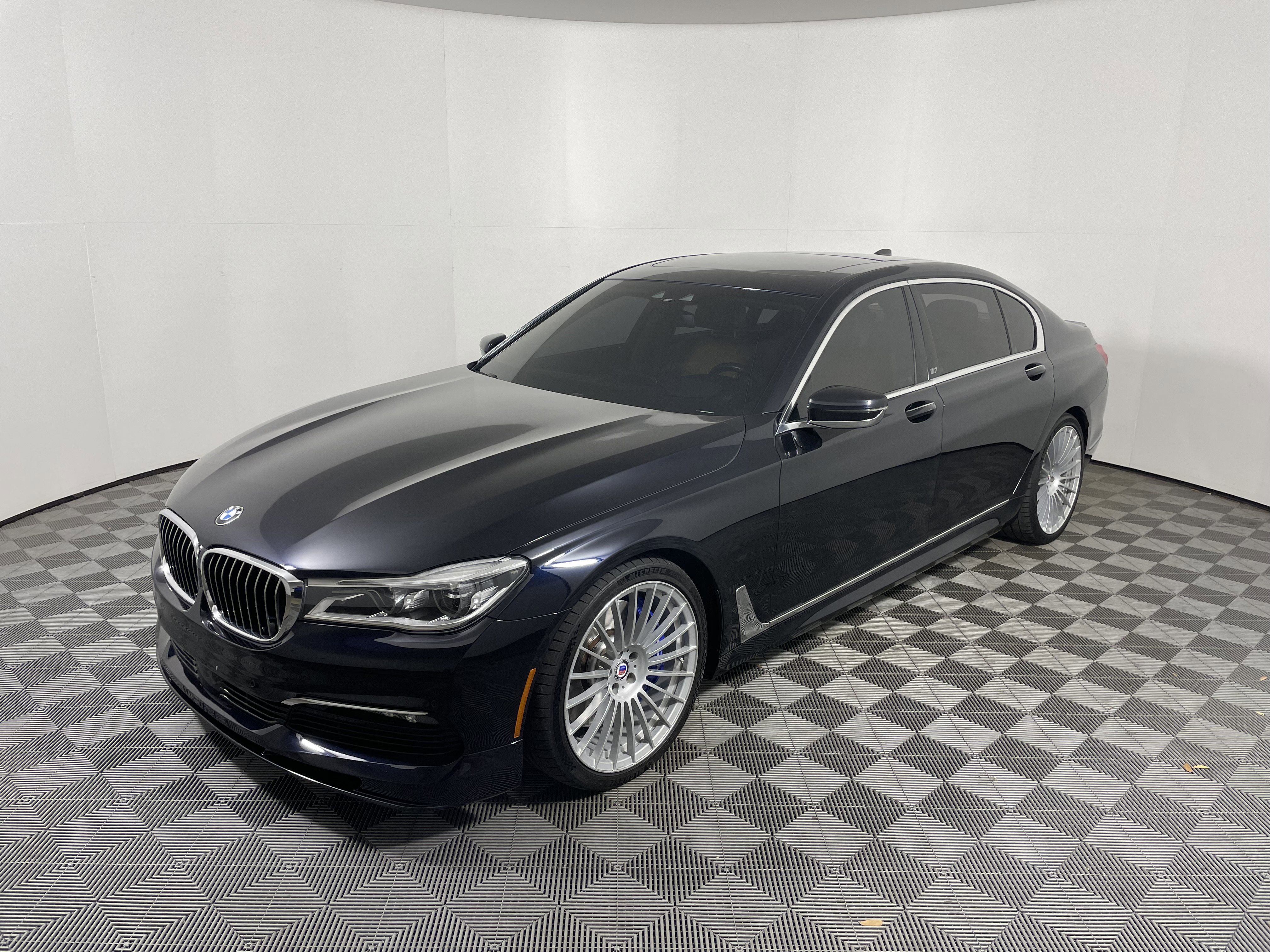 Used 2018 BMW ALPINA B7 xDrive AWD/4WD image 9