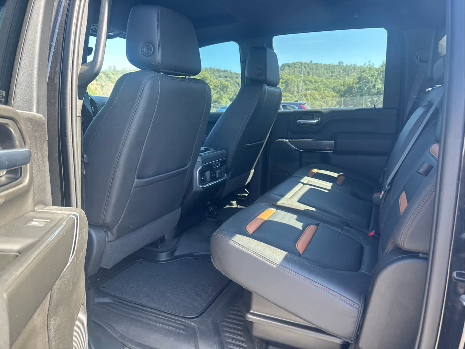 Used 2023 GMC Sierra 3500 AT4 w/ AT4 Premium Plus Package AWD/4WD image 9