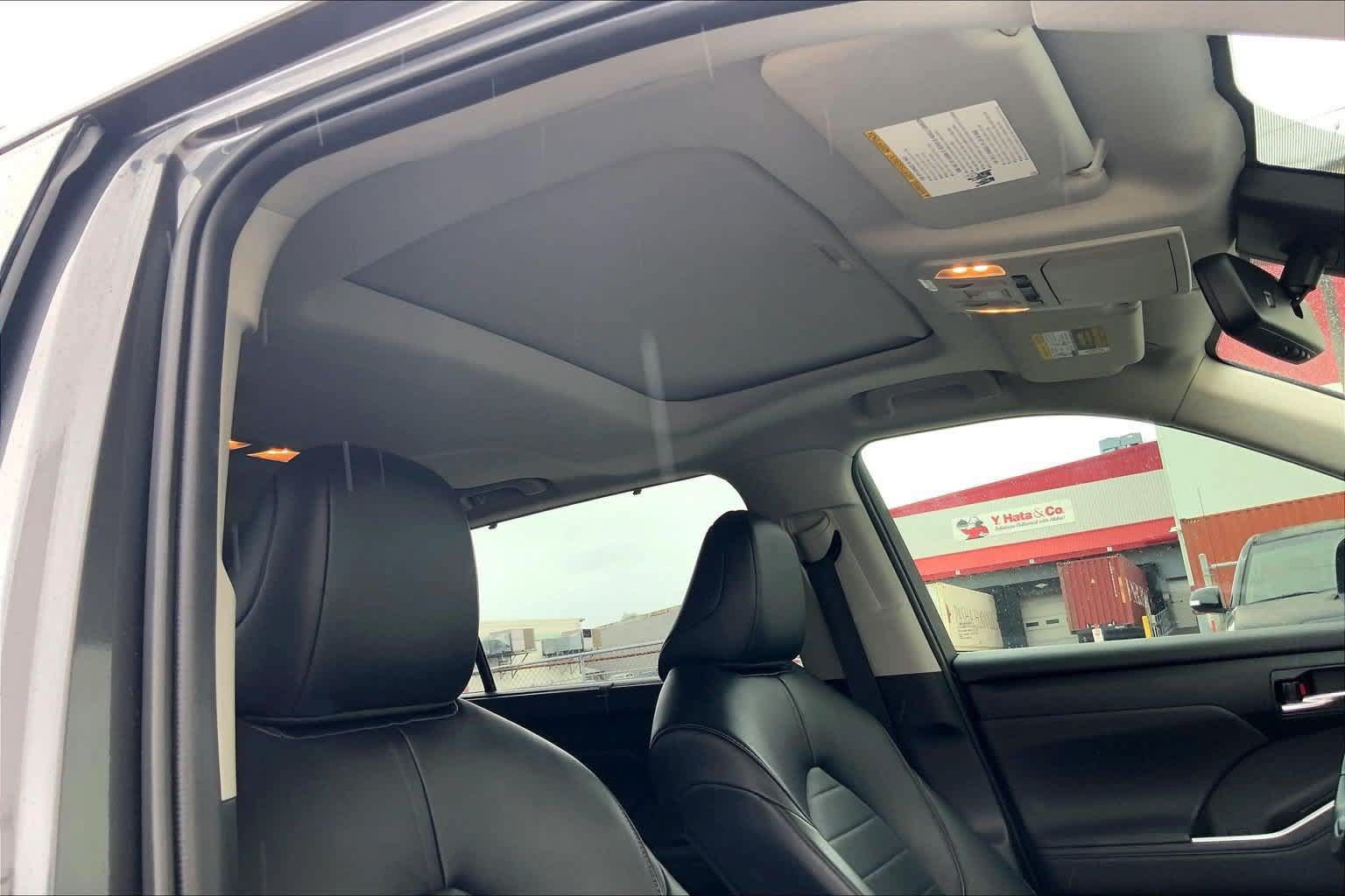 Used 2022 Toyota Highlander XLE AWD/4WD image 13
