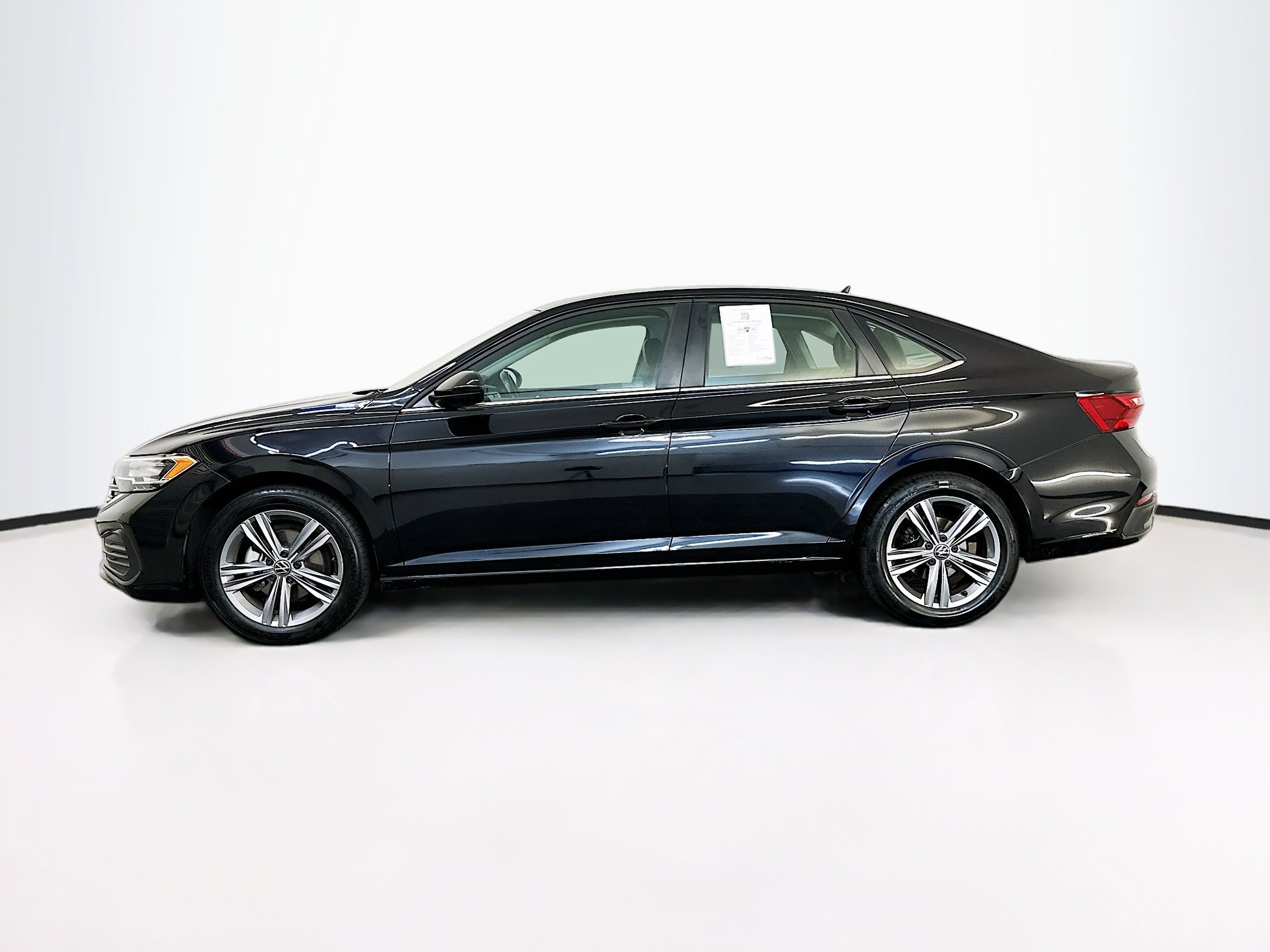 Used 2024 Volkswagen Jetta SE image 4