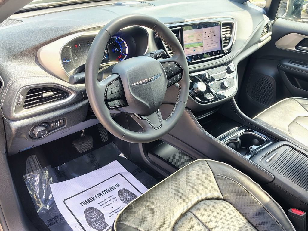 Used 2024 Chrysler Pacifica Premium FWD image 23