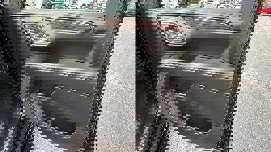 Used 2022 Chevrolet Tahoe LT w/ LT Signature Plus Package image 16