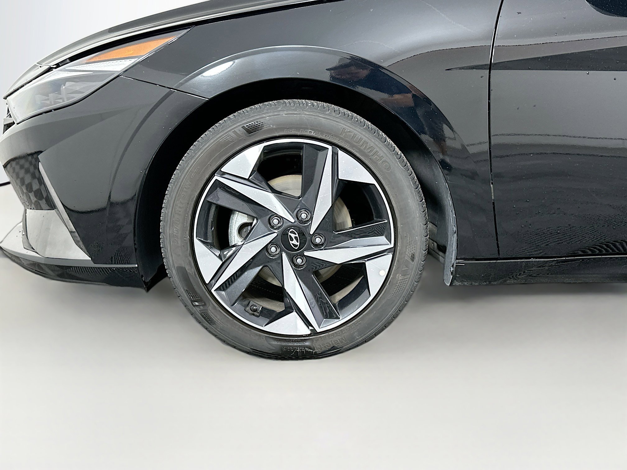 Used 2023 Hyundai Elantra Limited w/ Cargo Package image 11