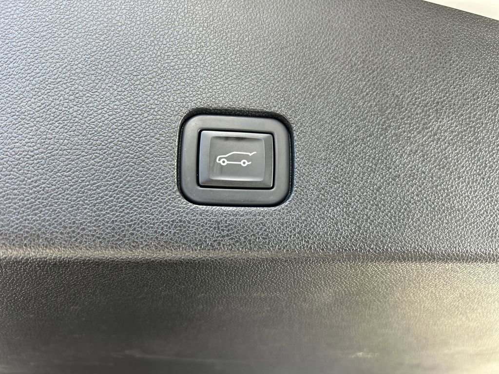 Used 2023 Cadillac XT6 Sport w/ Technology Package image 11