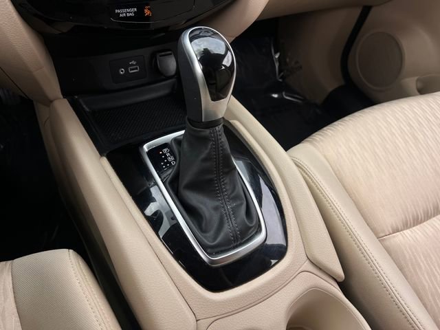 Used 2020 Nissan Rogue SV FWD image 25