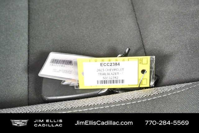 Used 2025 Chevrolet TrailBlazer LT AWD/4WD image 34