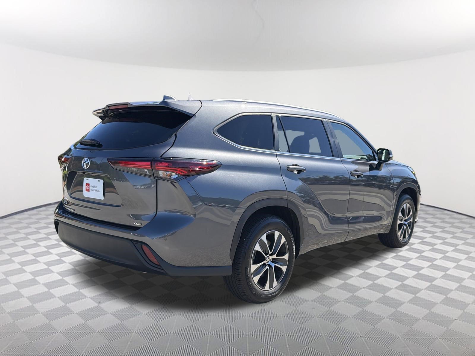 Certified 2025 Toyota Highlander XLE FWD image 16