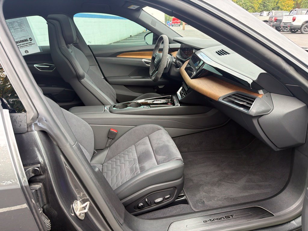 Used 2023 Audi e-tron GT Premium Plus AWD/4WD image 25