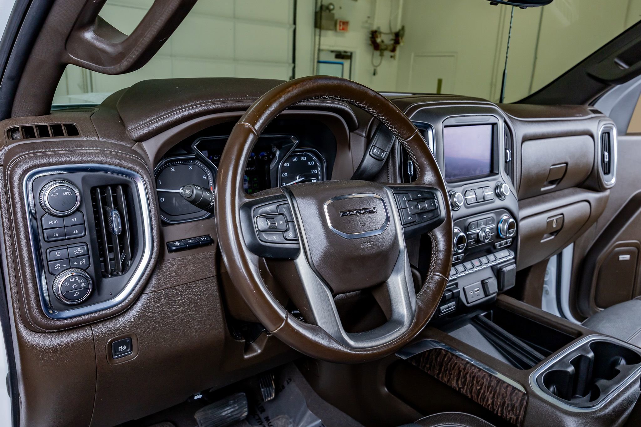 Used 2022 GMC Sierra 3500 Denali w/ Denali Ultimate Package AWD/4WD image 17